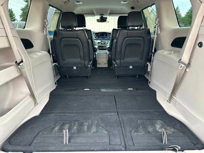 2023 Chrysler Pacifica Touring L 4dr Mini Van