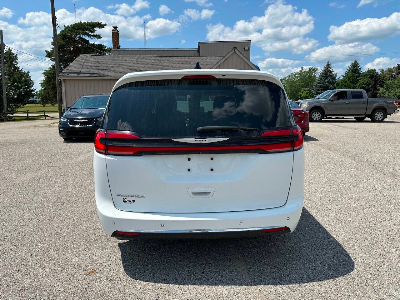 2023 Chrysler Pacifica Touring L 4dr Mini Van