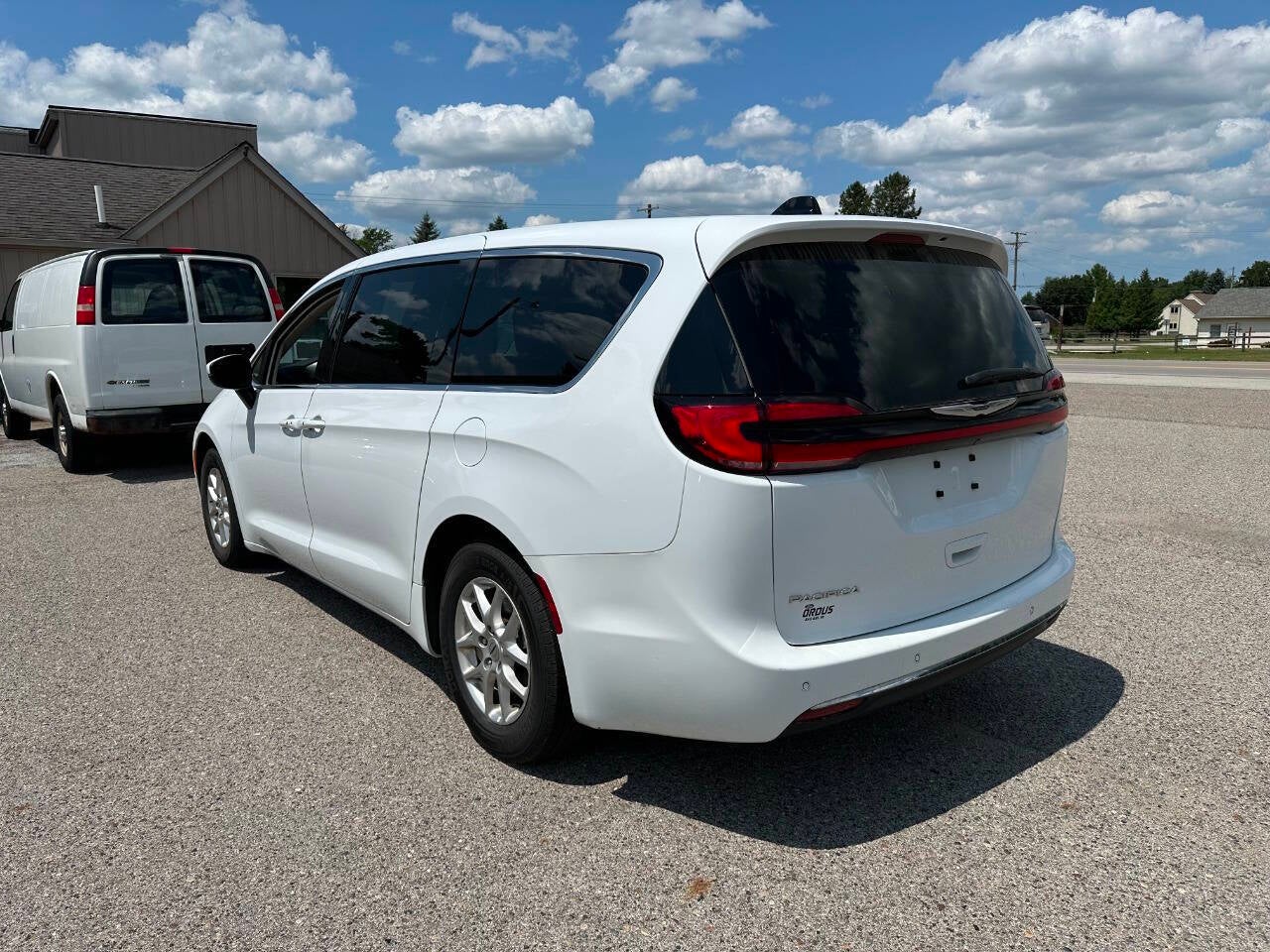 2023 Chrysler Pacifica Touring L 4dr Mini Van
