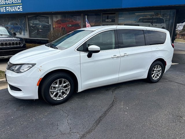 2023 Chrysler Voyager LX
