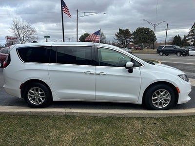 2023 Chrysler Voyager LX