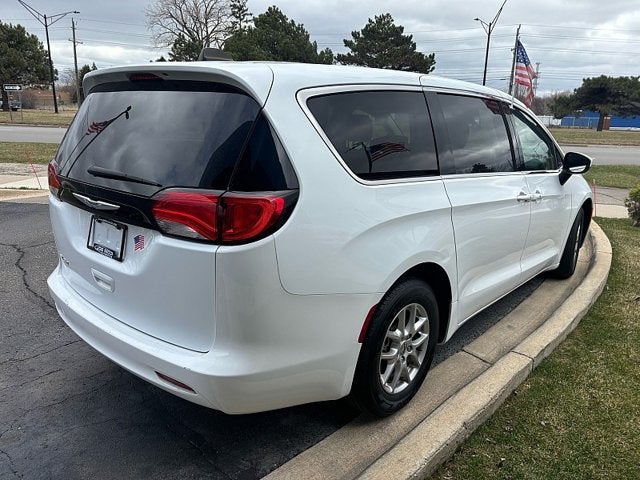 2023 Chrysler Voyager LX